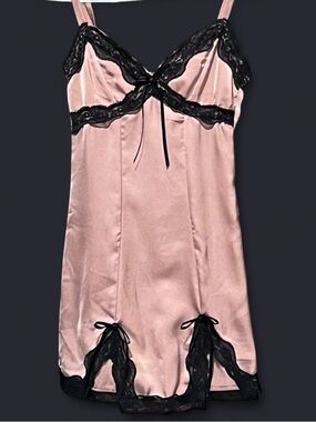 NWT! Delia’s taupe and black lace trim slip dress